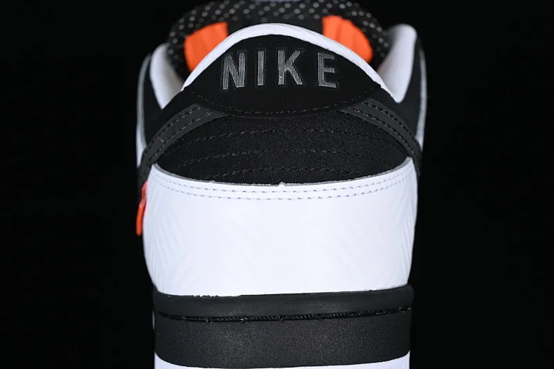 All categories Nk SB Dunk series Nk SB Dunk Low low-top sneakers F version Tightbooth x Nk SB Dunk joint model Reverse Panda SB low-top casual sports skateboard shoes FD2629-100